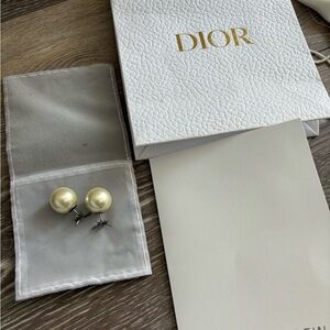Christian Dior earrings pearl